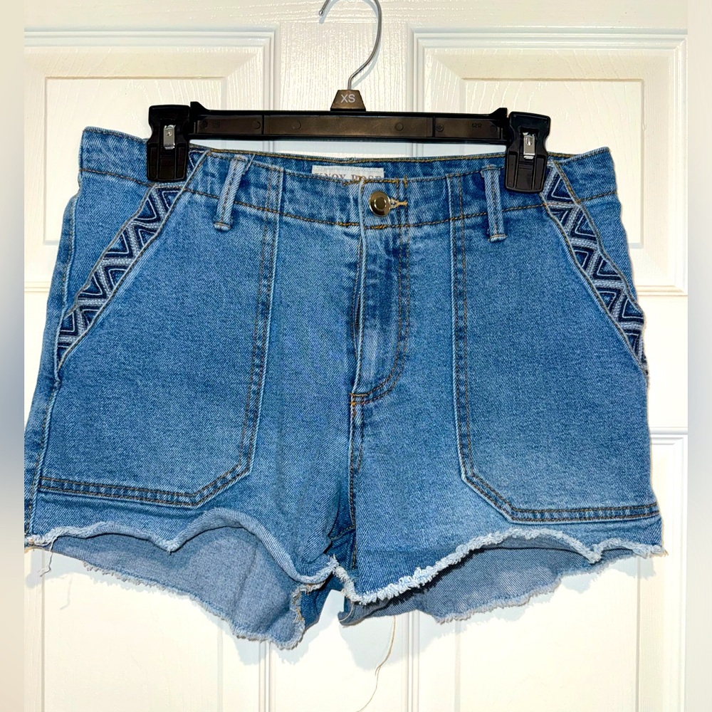 Knox Rose Jean Shorts. Size 8